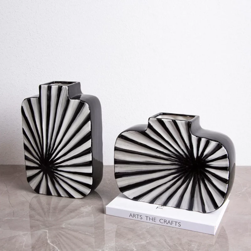 SHELL GRAIN CERAMIC VASE-B