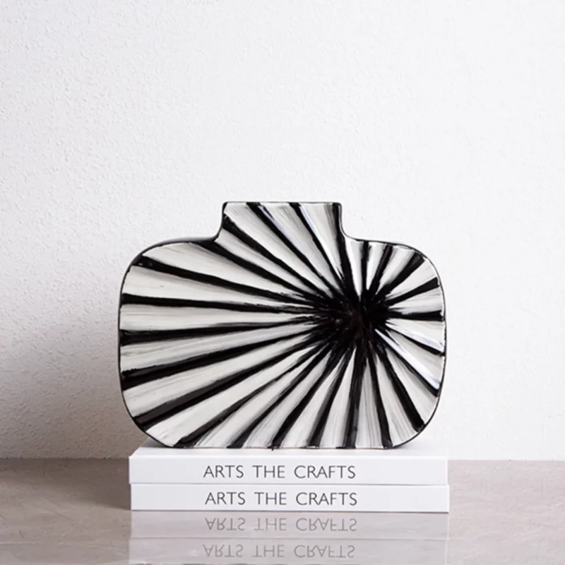 SHELL GRAIN CERAMIC VASE-B