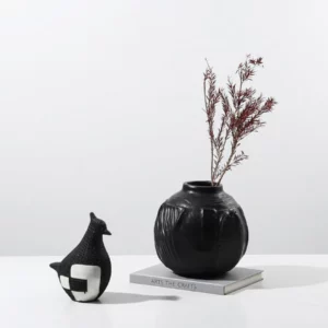 BLACK ROUND VASE