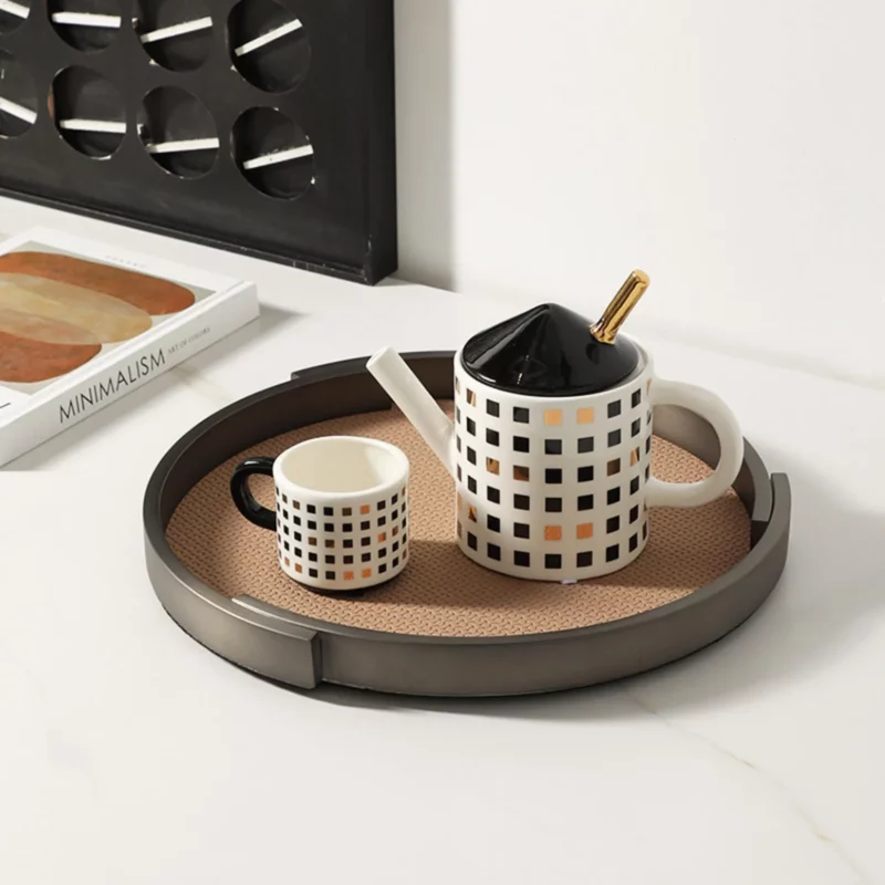 ROUND LEATHER TRAY B