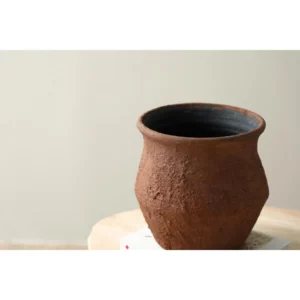 FLOWERPOT WITH RUSTY SURFACE