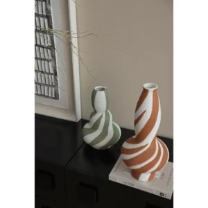 STREAMER PATTERN SAND VASE A