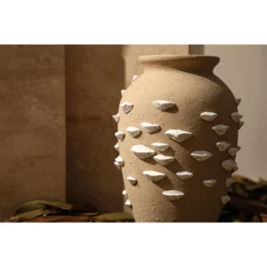 SHELL VASE A