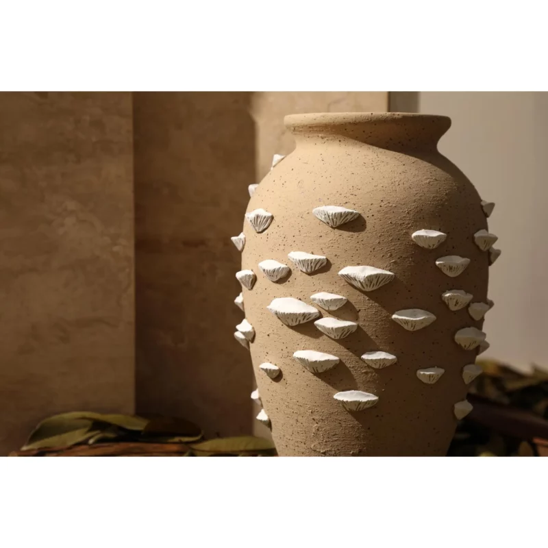 SHELL VASE A
