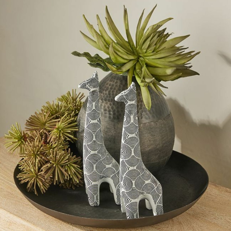 Blurry Giraffe Decor