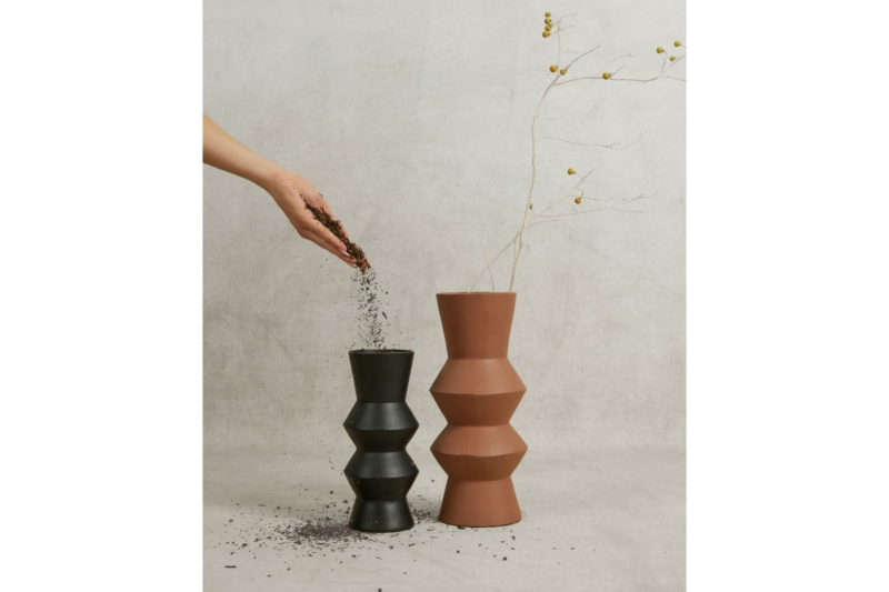 Forma Vase Aluminium Black