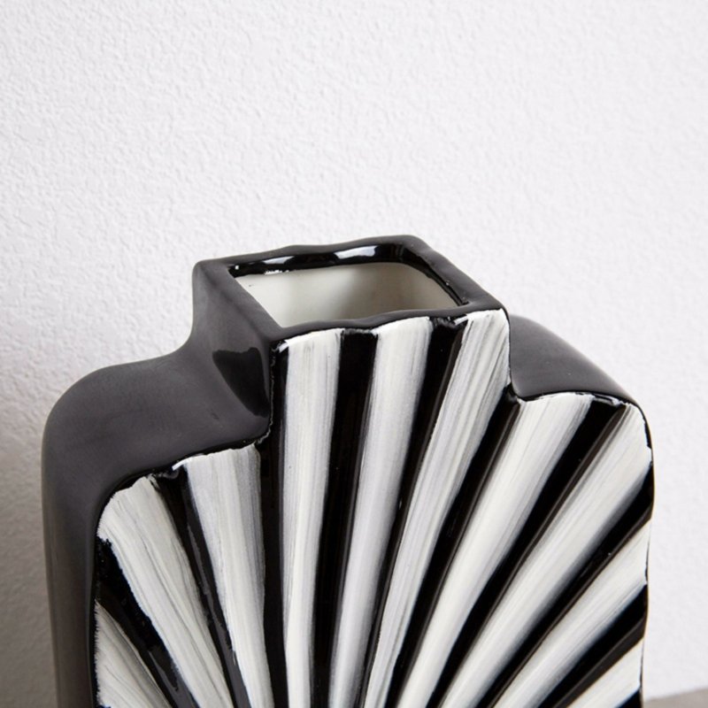 Shell Vase A